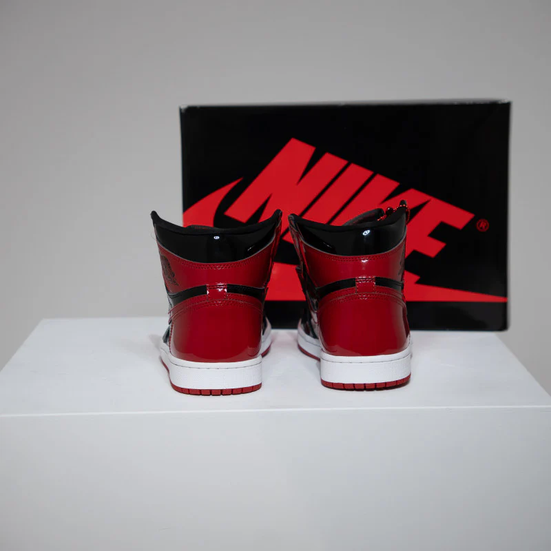 Jordan 1 High Patent Bred (Taille 42) - Image 3