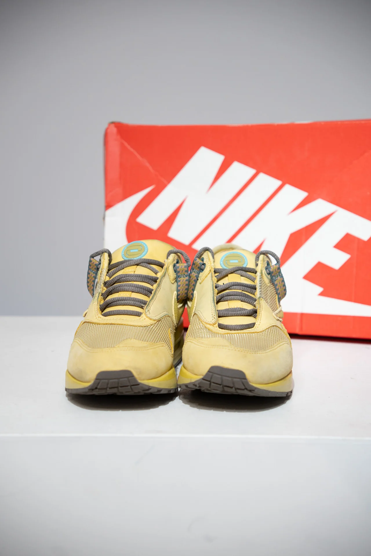 Air Max 1 Travis scott Saturn Gold (Taille 42,5) - Image 2