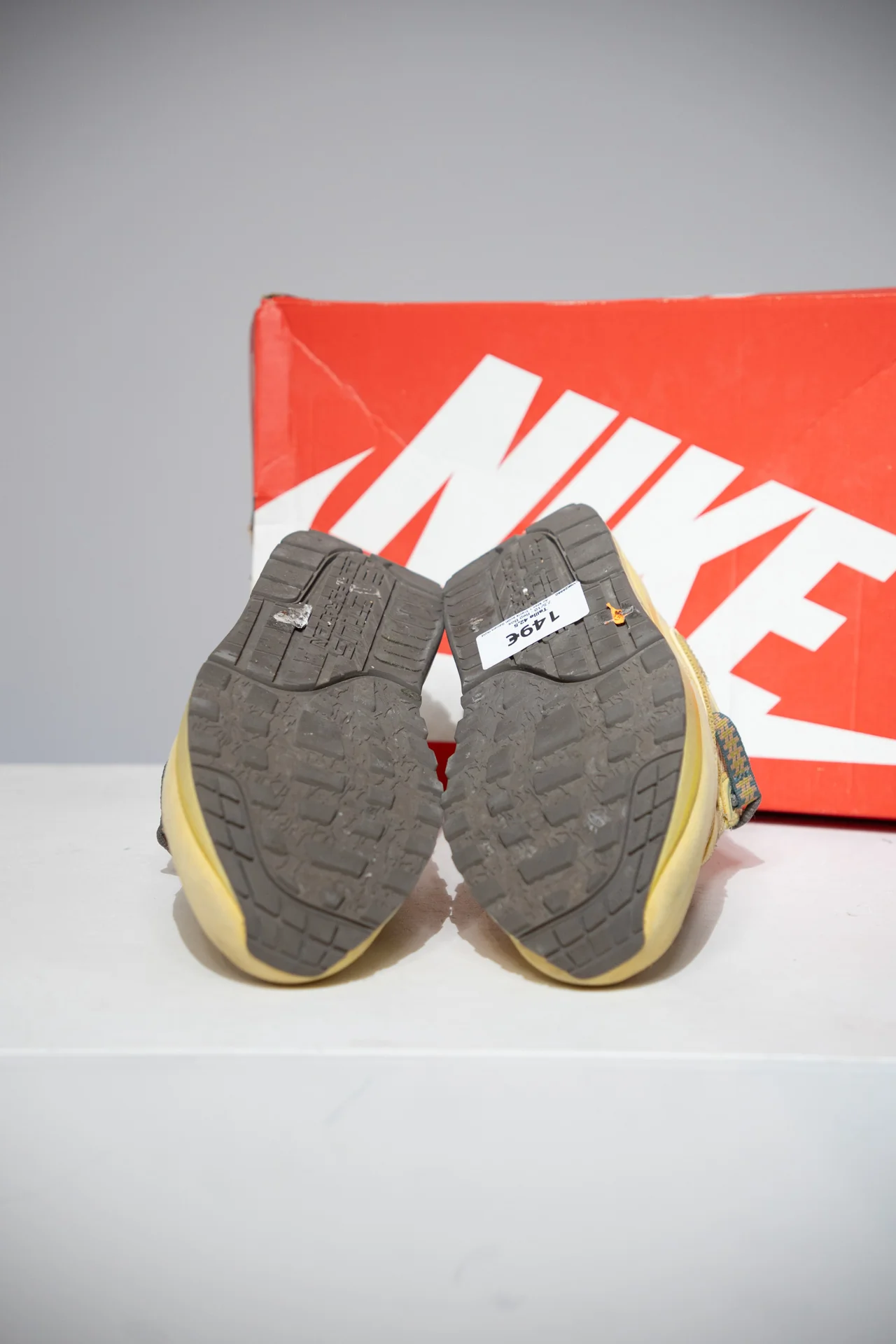 Air Max 1 Travis scott Saturn Gold (Taille 42,5) - Image 4