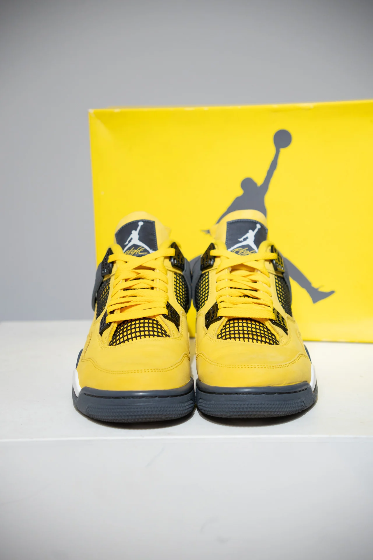 Jordan 4 Lightning (Taille 45) - Image 2