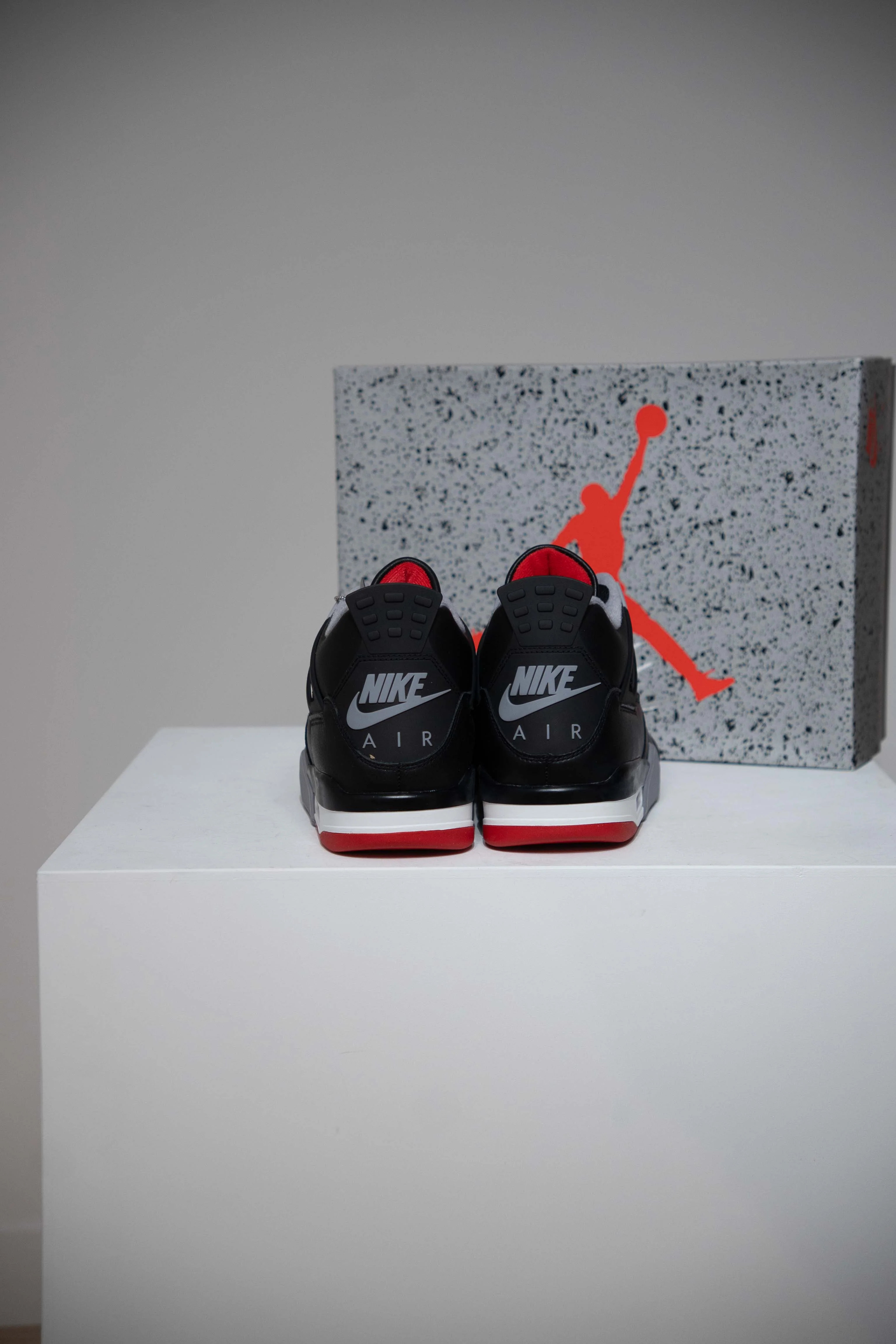 Jordan 4 Bred Reimagined (Taille 46) - Image 3