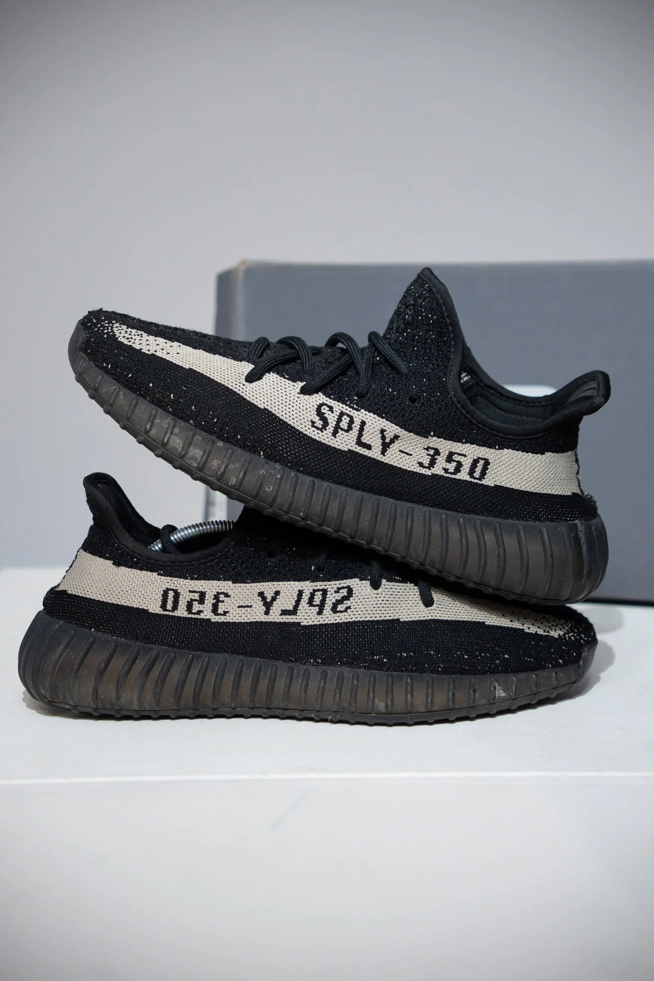 Yeezy 350 V2 Oreo (Taille 42)