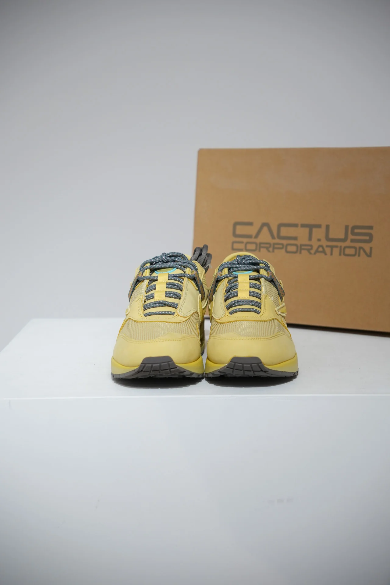 Air Max 1 Travis scott Saturn Gold (Taille 37,5) - Image 2
