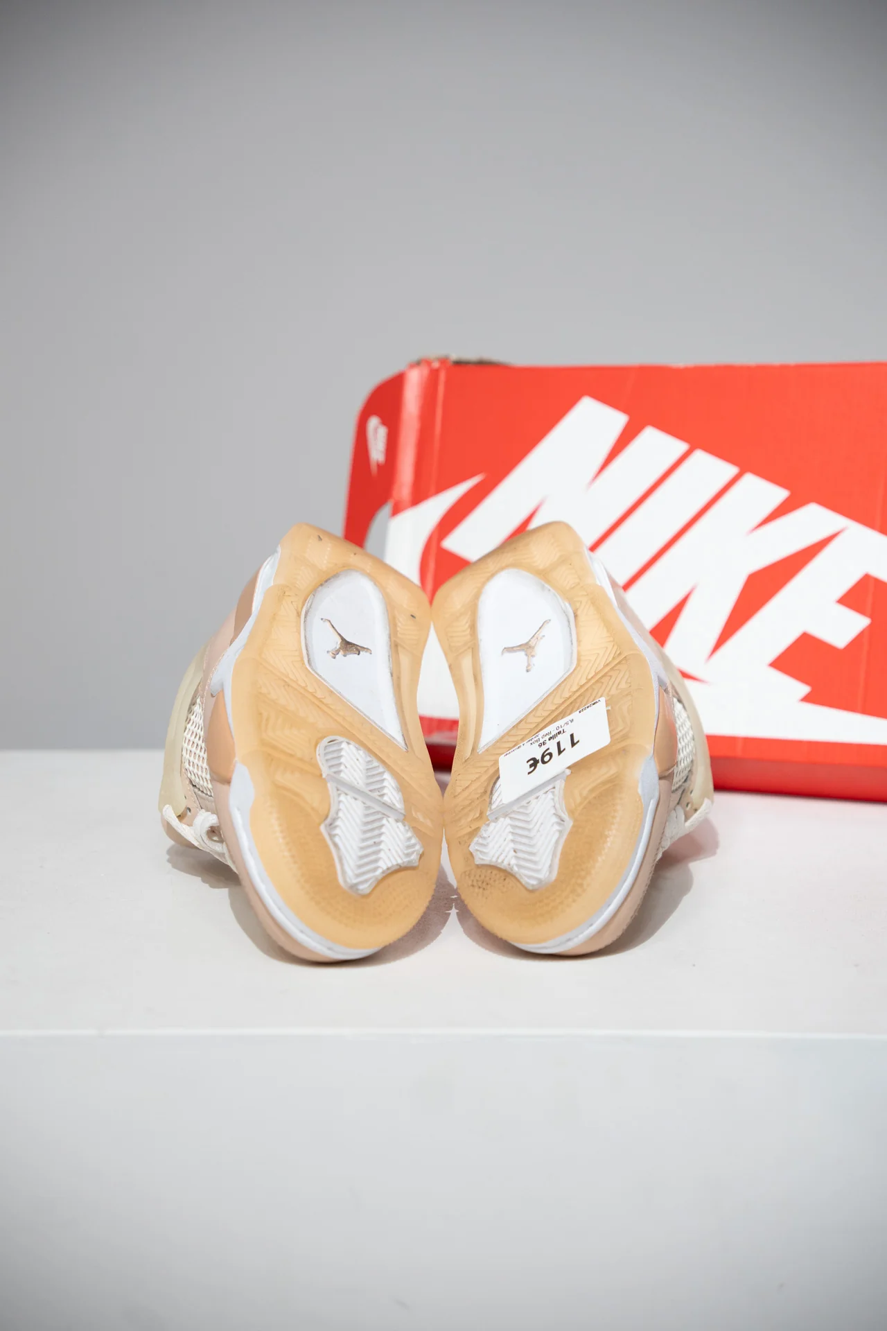 Jordan 4 Shimmer (Taille 36) - Image 4