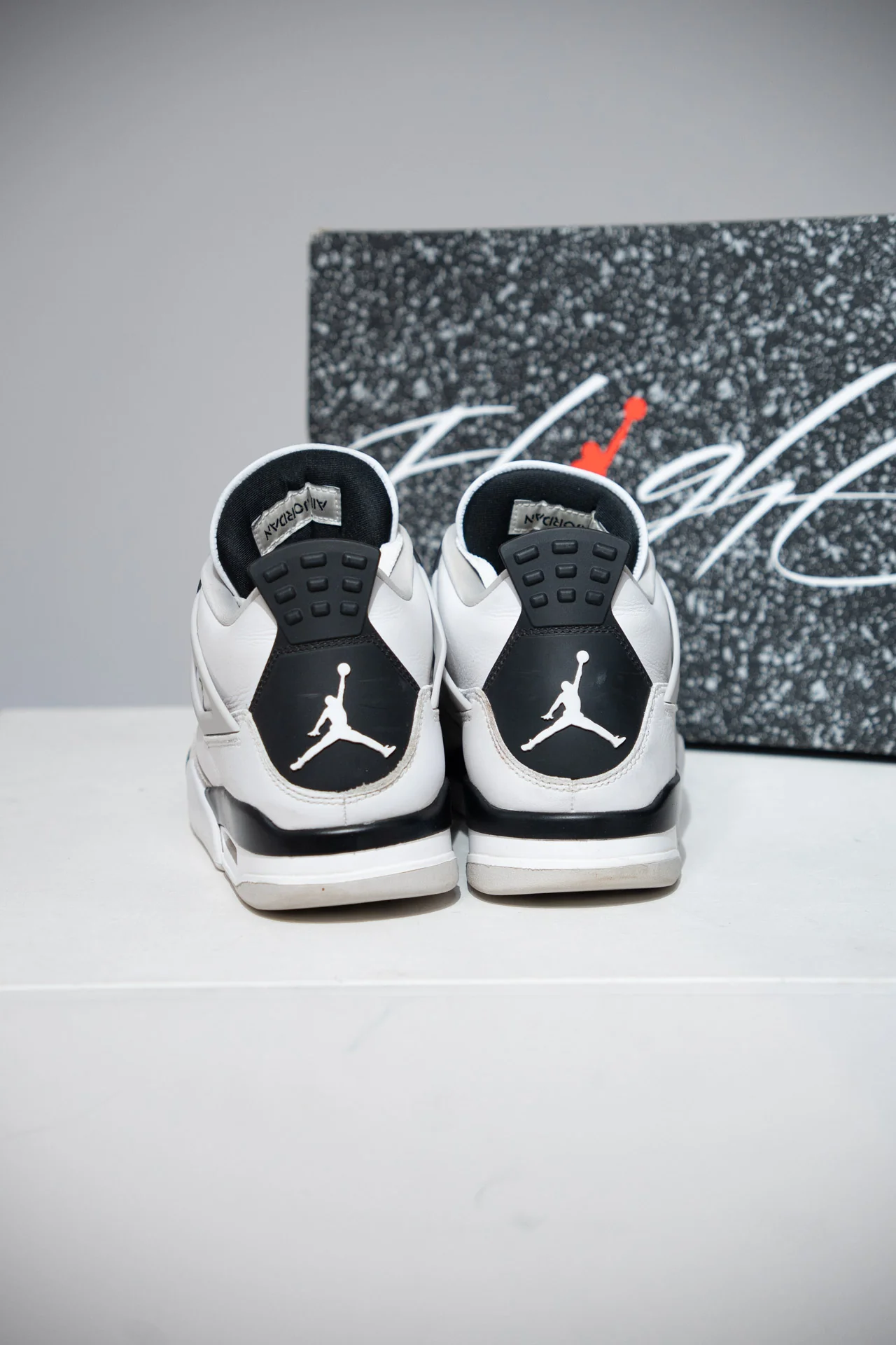 Jordan 4 Military Black (Taille 42,5) - Image 3