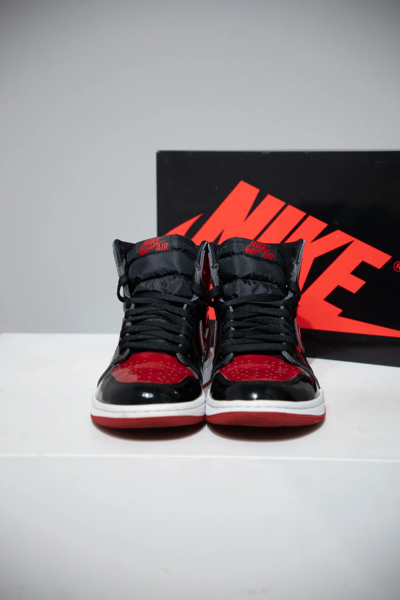 Jordan 1 High Patent Bred (Taille 41) - Image 3