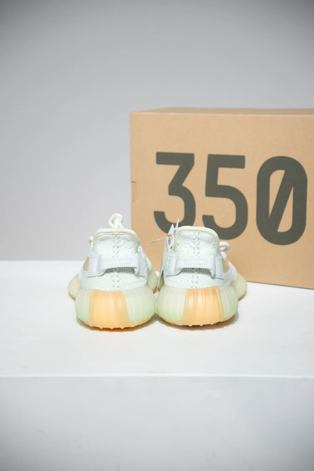 YEEZY 350 V2 Hyperspace (Taille 37 1/3) - Image 2