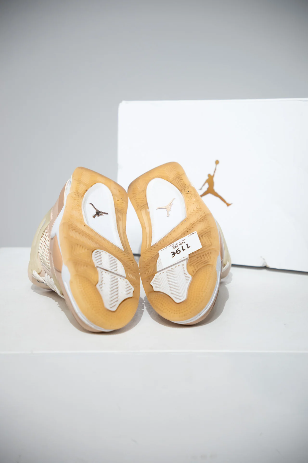 Jordan 4 Shimmer (Taille 38,5) - Image 4