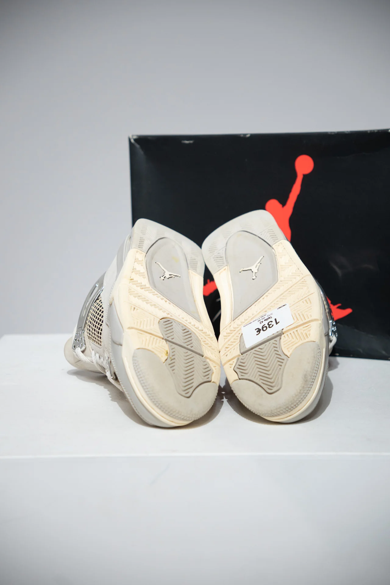 Jordan 4 Frozen Moments (Taille 42) - Image 3
