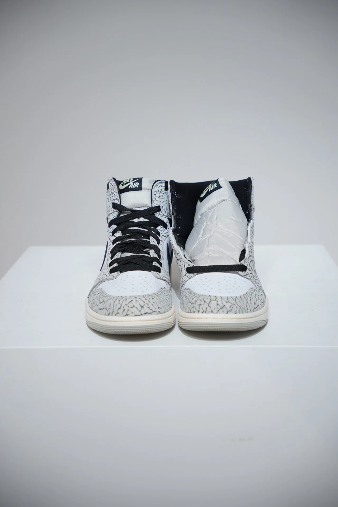 Jordan 1 High White Cement (Taille 44,5) - Image 2