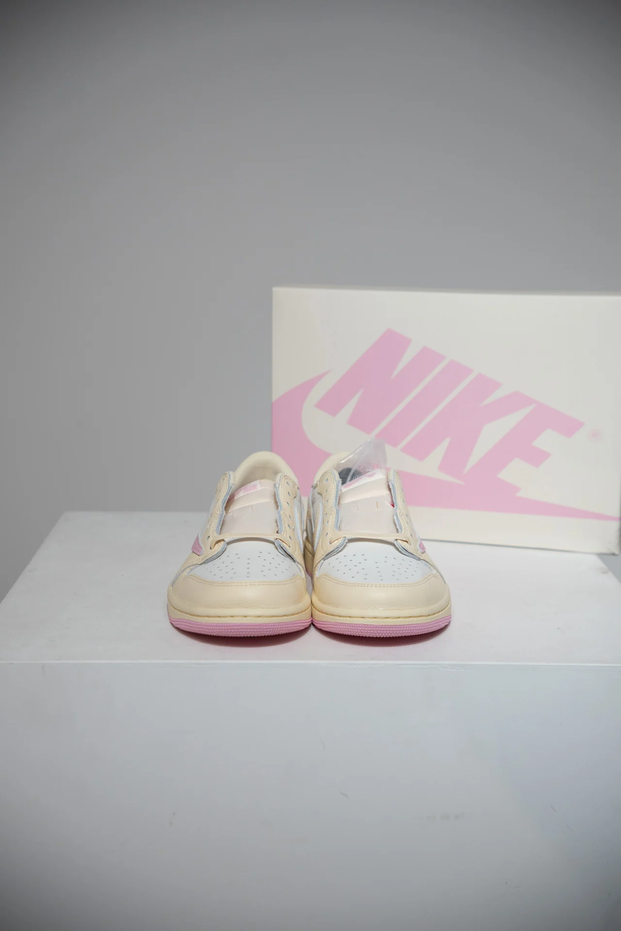 Jordan 1 Low Travis Scott Shy Pink (Taille 45) - Image 3