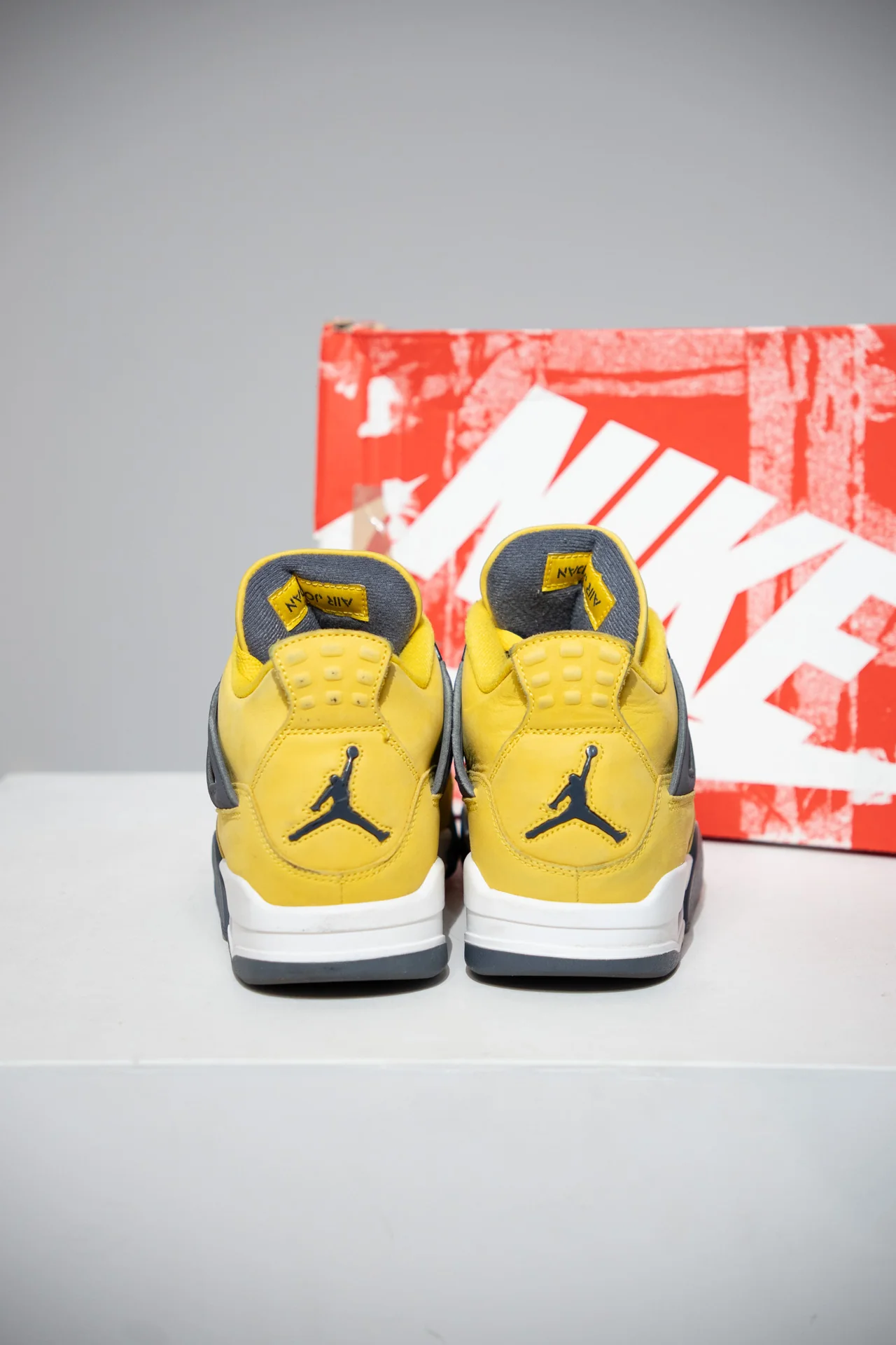 Jordan 4 Lightning (Taille 41) - Image 3