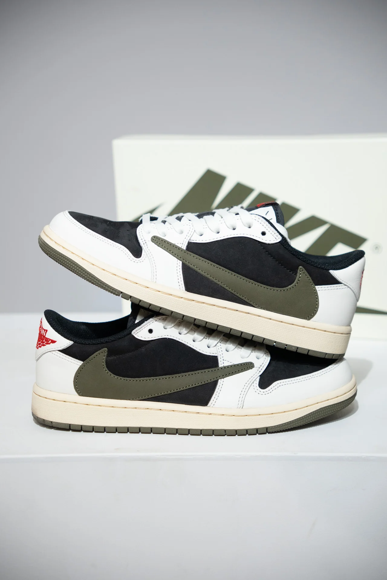 Jordan 1 Low Travis Scott Olive (Taille 40)