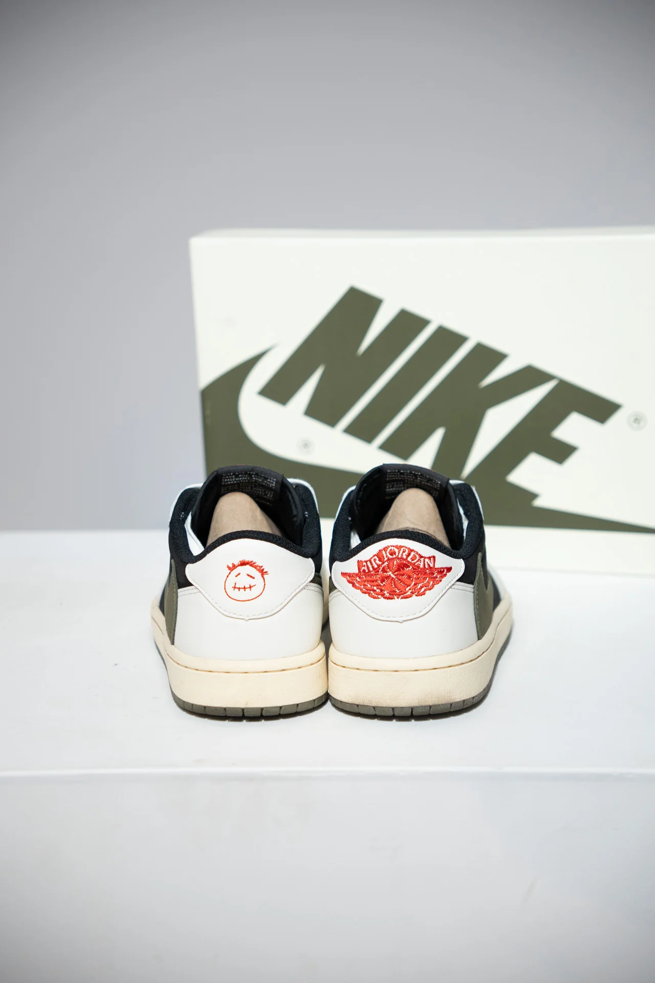 Jordan 1 Low Travis Scott Olive (Taille 40) - Image 3