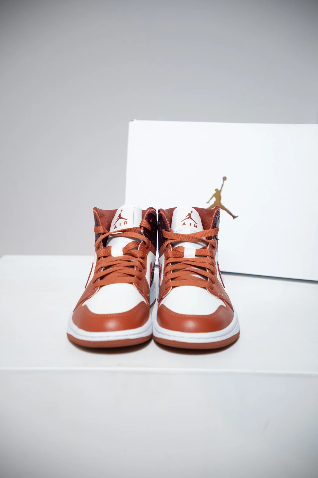 Jordan 1 Mid Dusty Peach (Taille 37,5) - Image 2