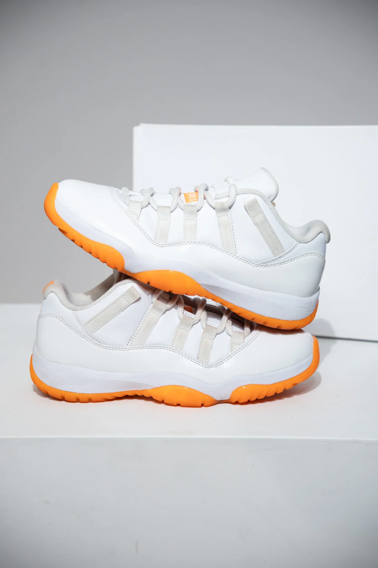 Jordan 11 Low Citrus (Taille 38,5)