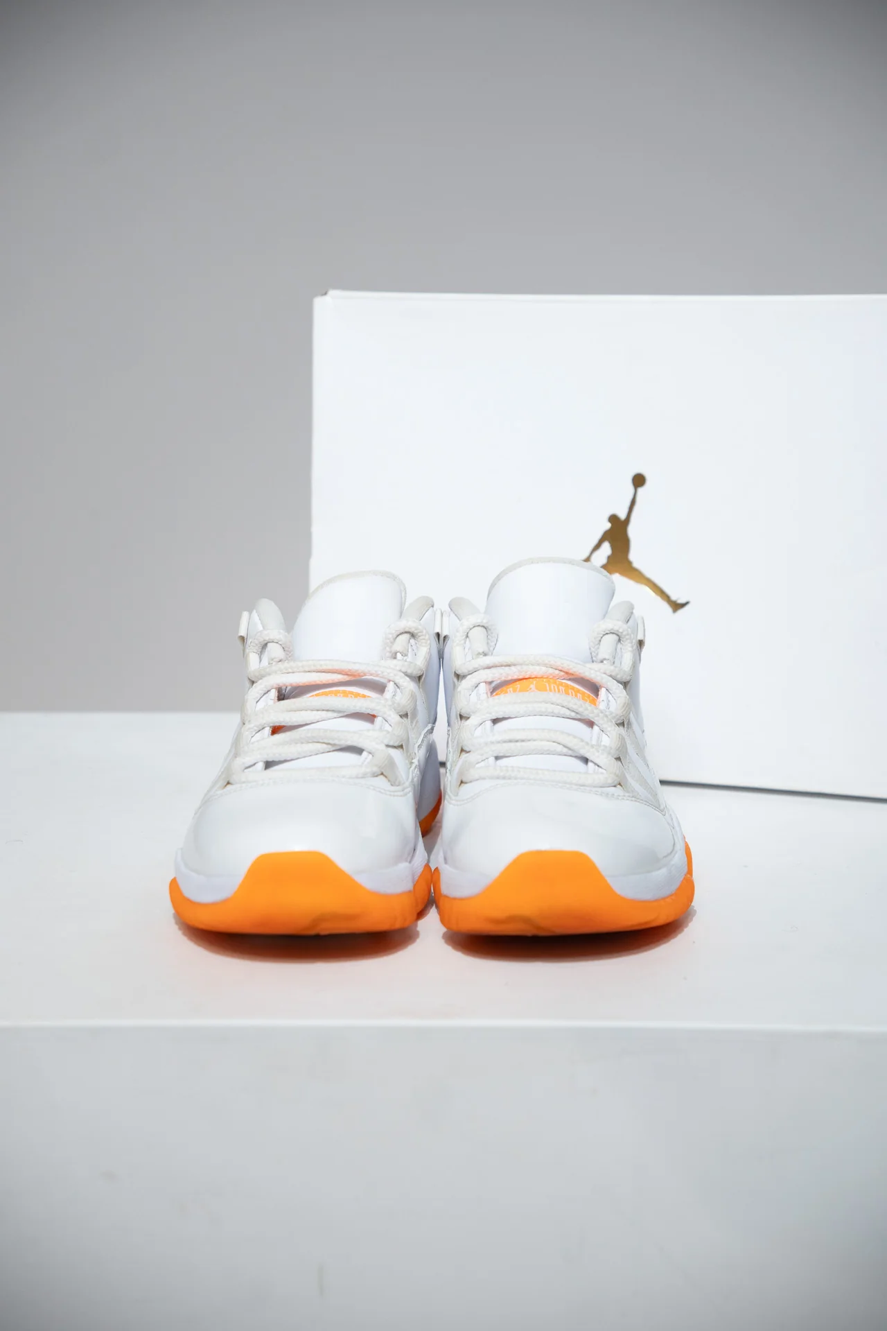 Jordan 11 Low Citrus (Taille 38,5) - Image 2