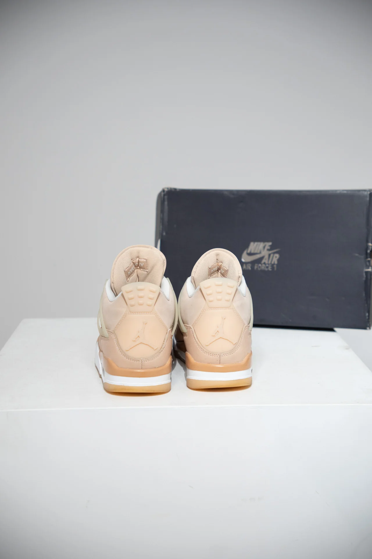 Jordan 4 Shimmer (Taille 40) - Image 3