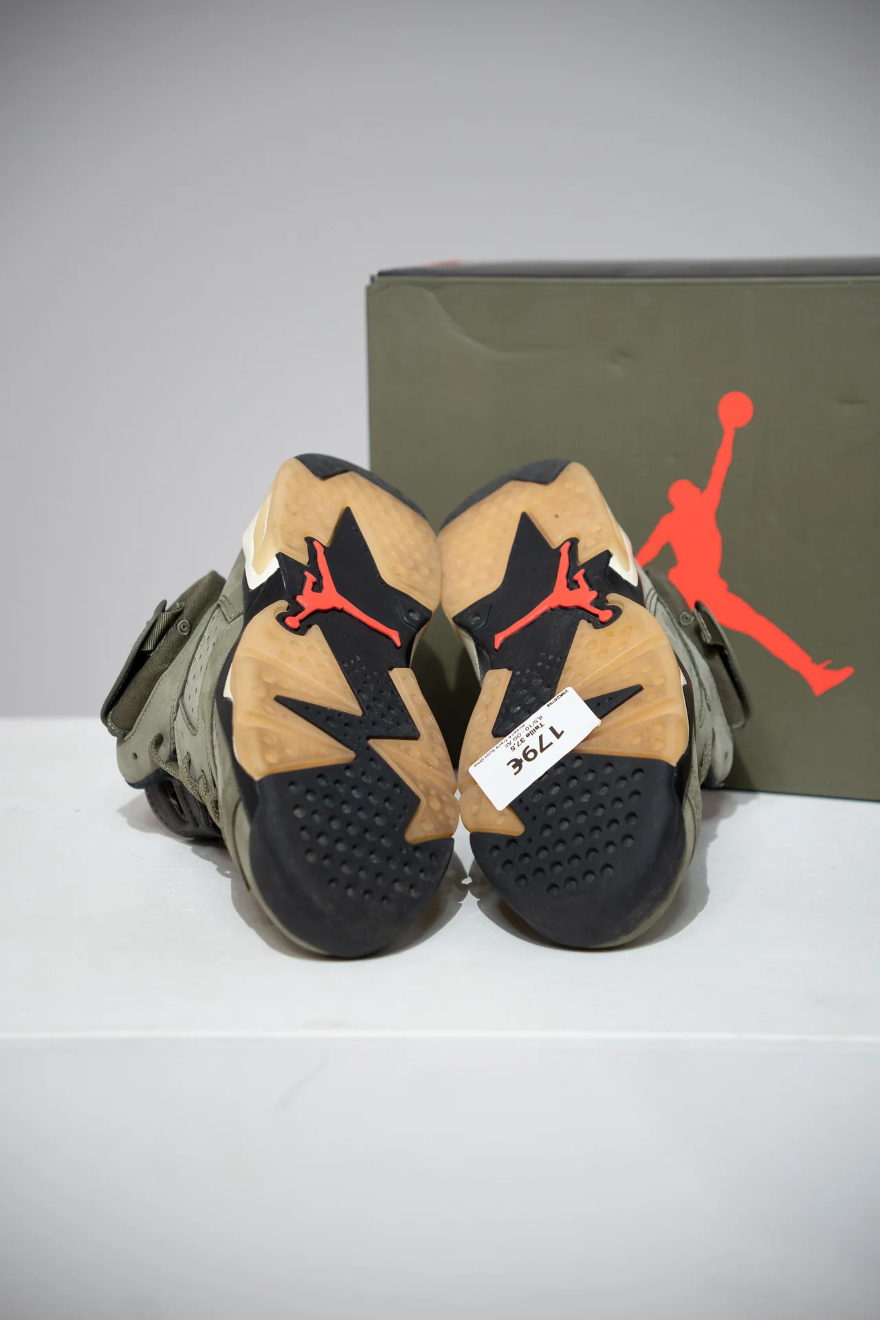 Jordan 6 Travis Scott Olive (Taille 37,5) - Image 4
