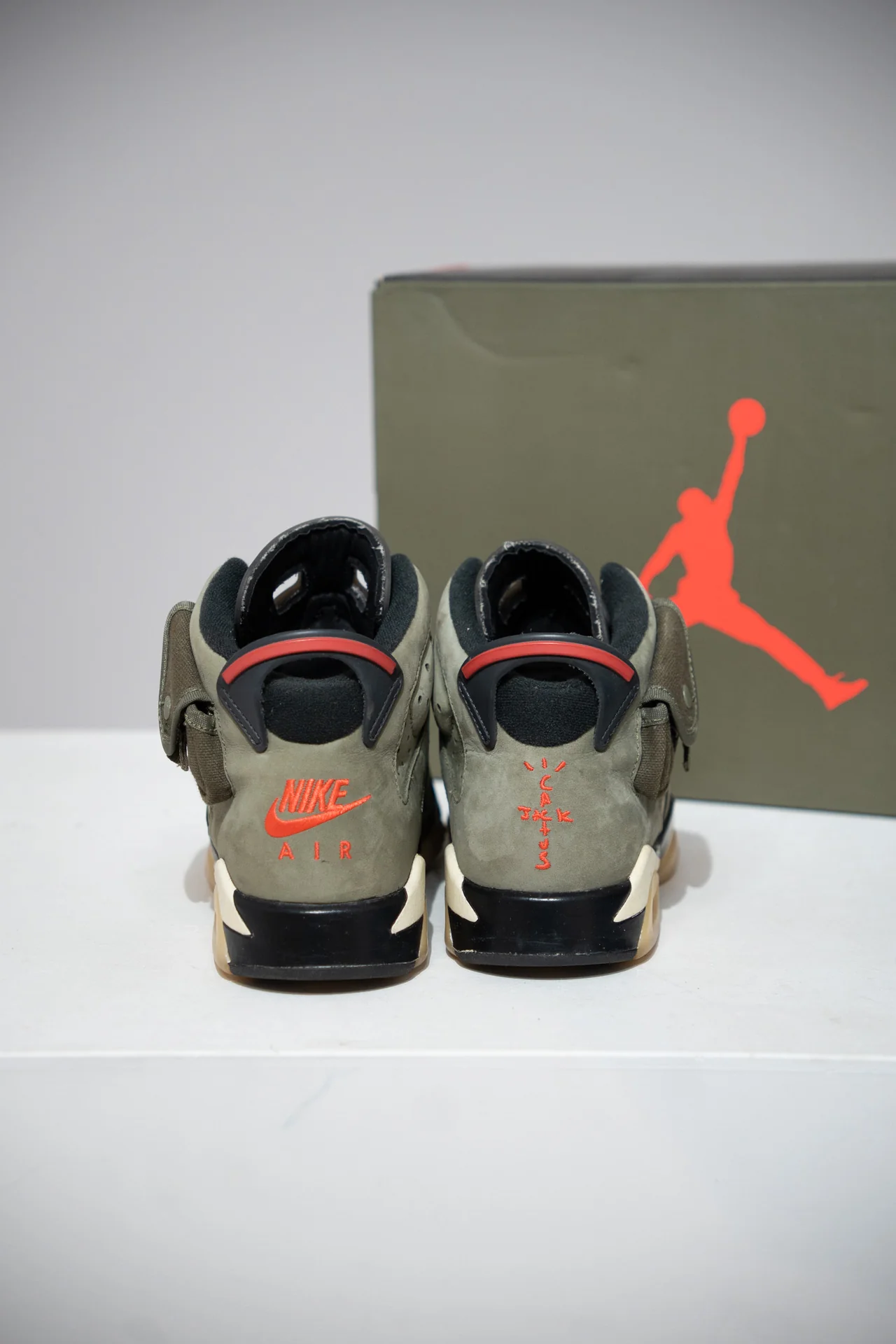 Jordan 6 Travis Scott Olive (Taille 37,5) - Image 9