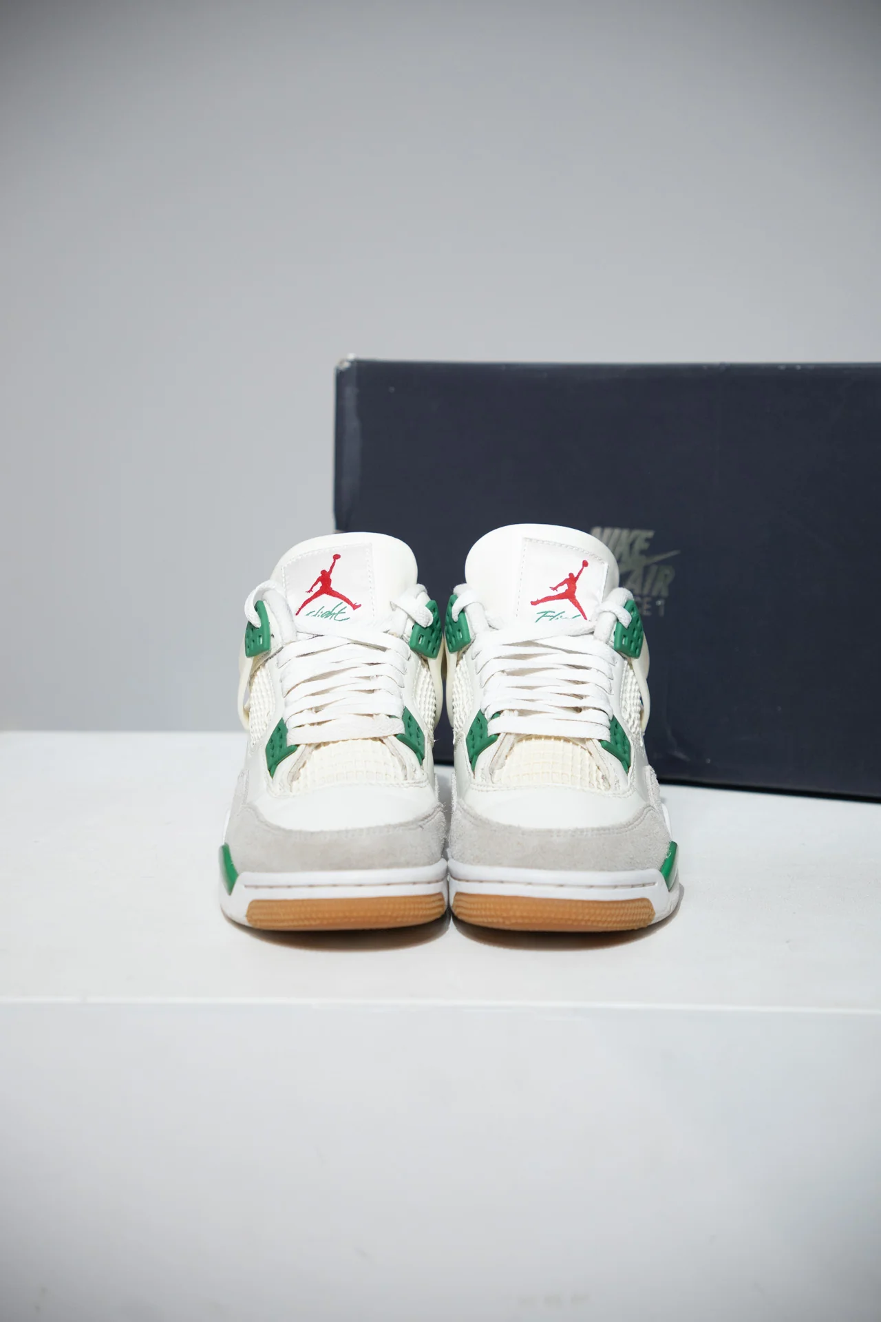 Jordan 4 SB pine Green (Taille 35,5) - Image 2