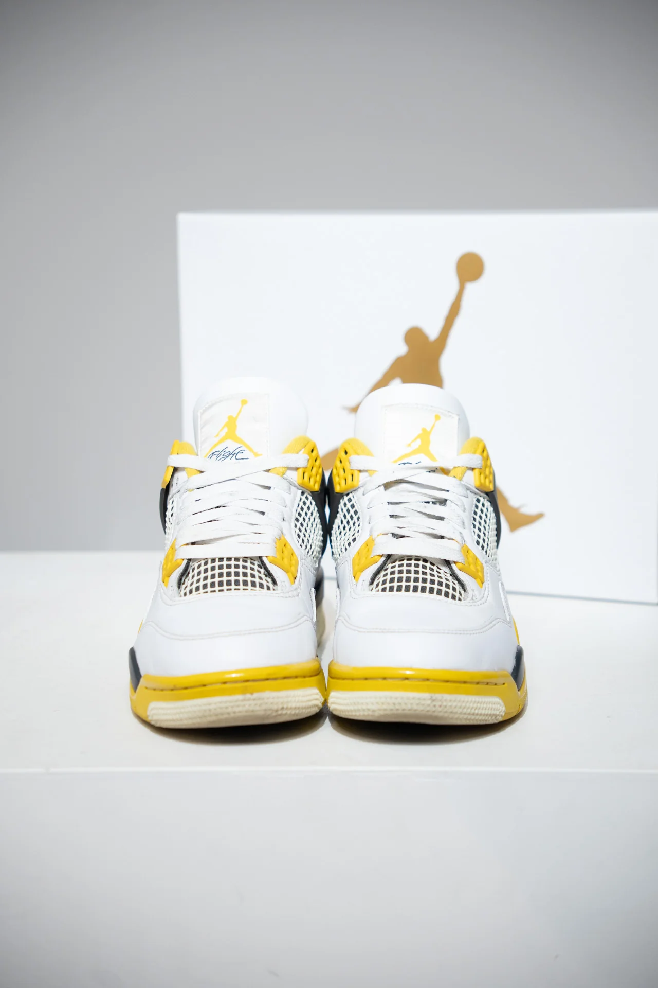 Jordan 4 Vivid Sulfur (Taille 38,5) - Image 2