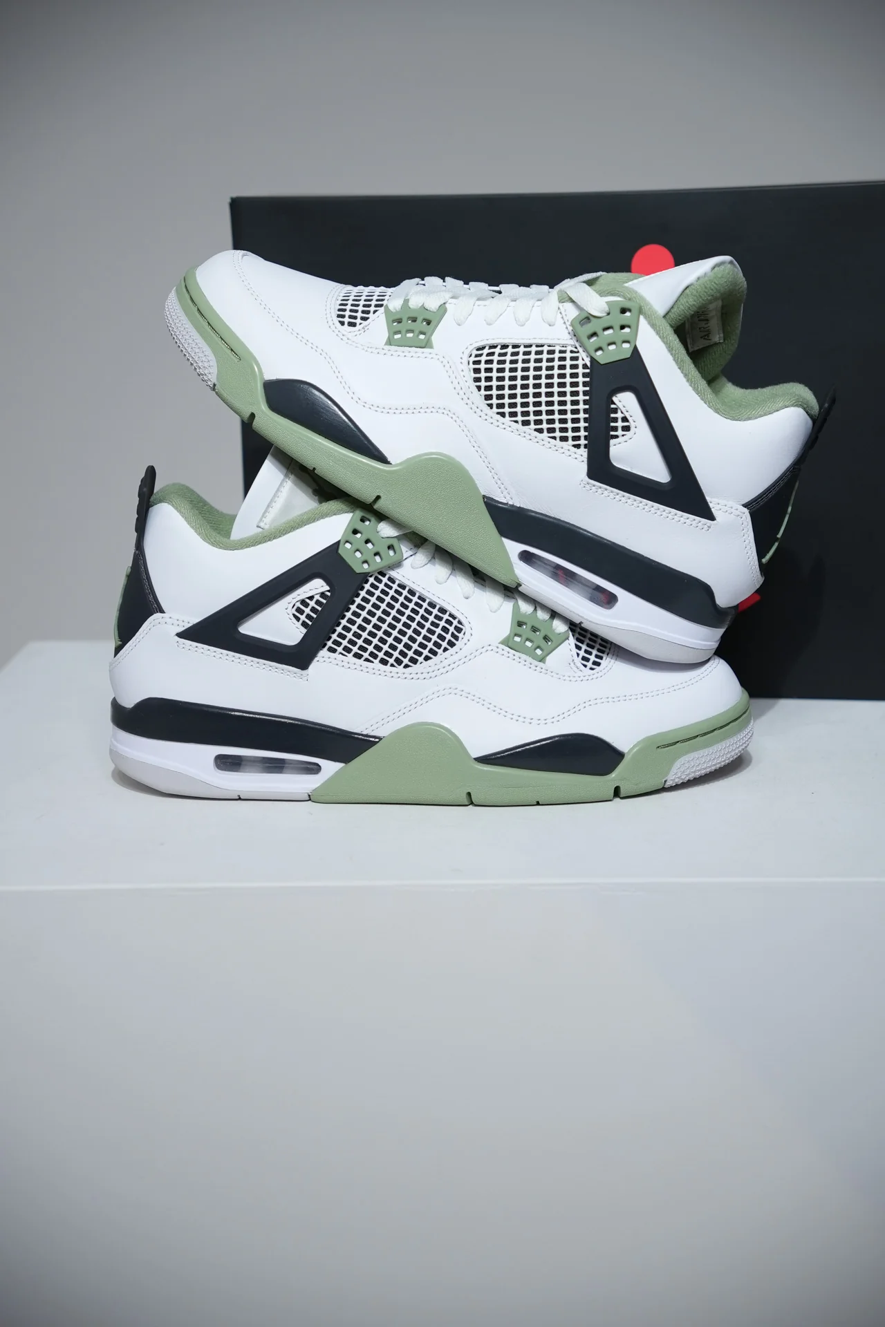 Jordan 4 Seafoam (Taille 37,5)