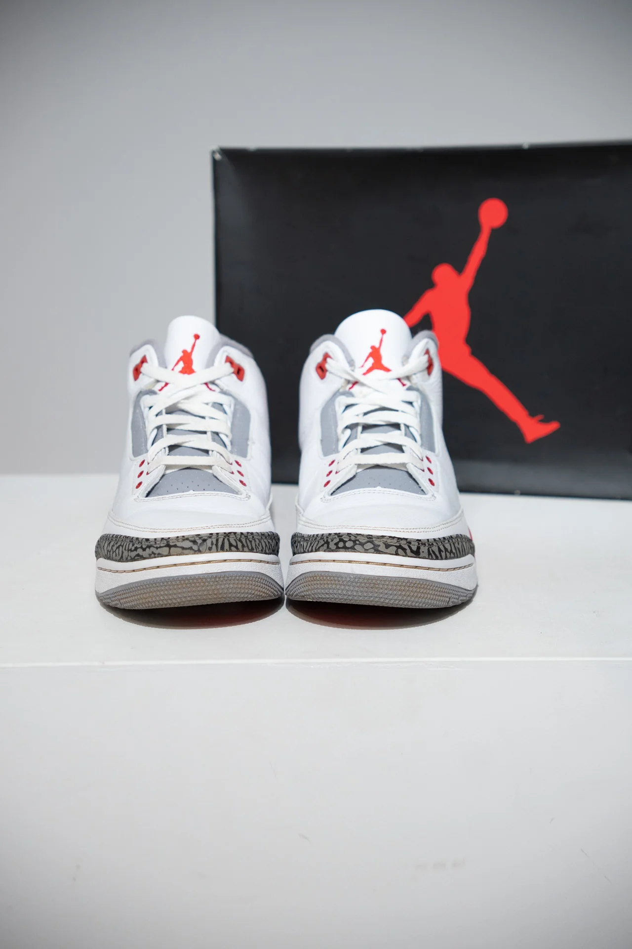 Jordan 3 Fire Red (Taille 44) - Image 2