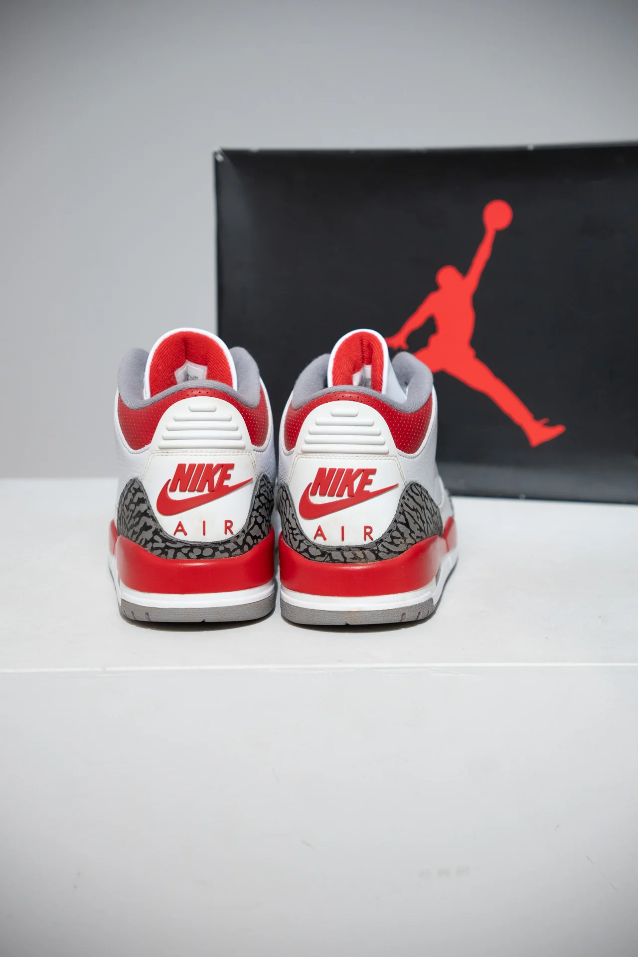 Jordan 3 Fire Red (Taille 44) - Image 3