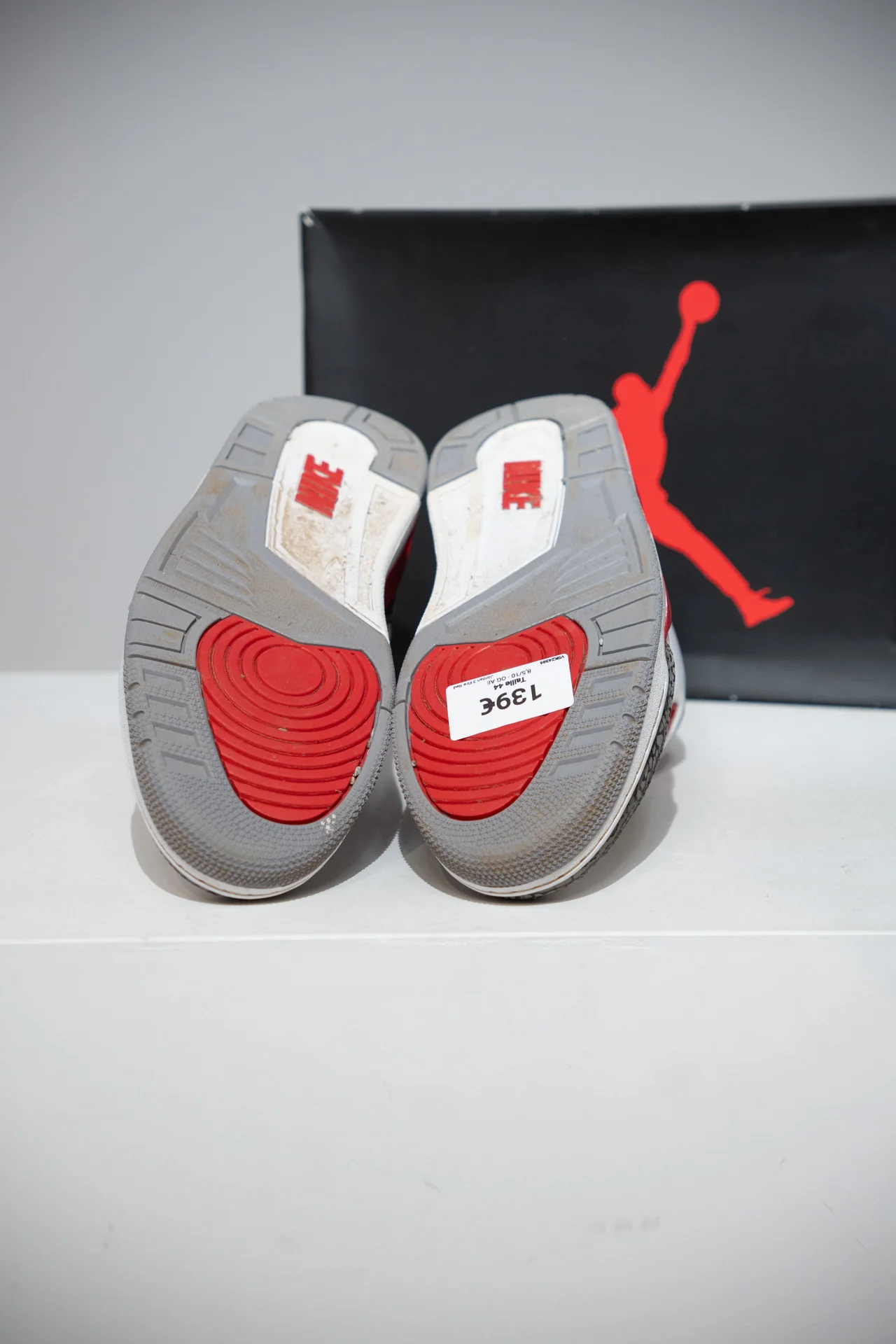 Jordan 3 Fire Red (Taille 44) - Image 4