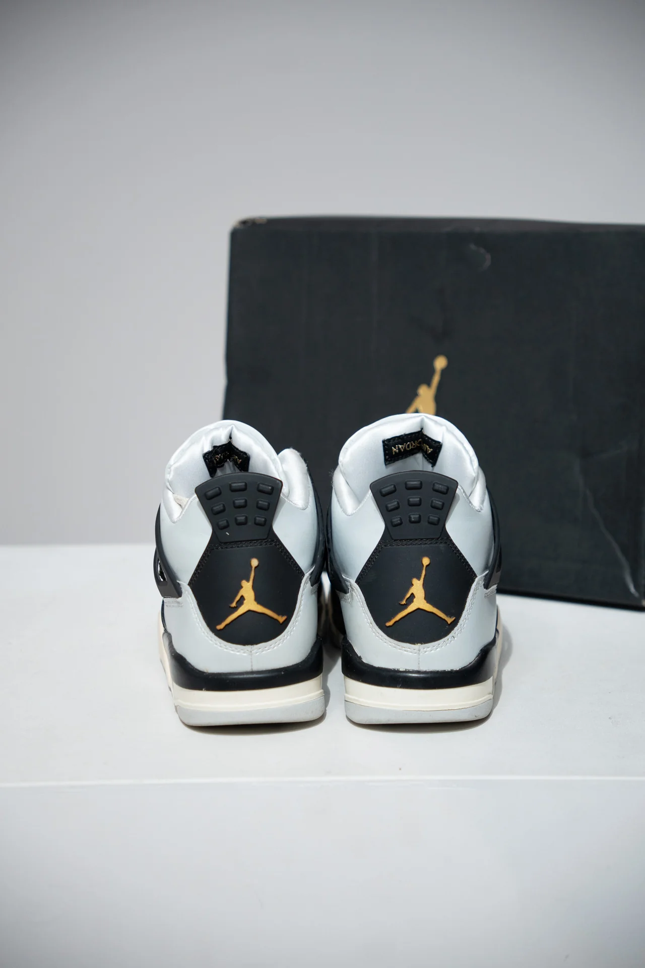 Jordan 4 Platinium Gold (Taille 38) - Image 3
