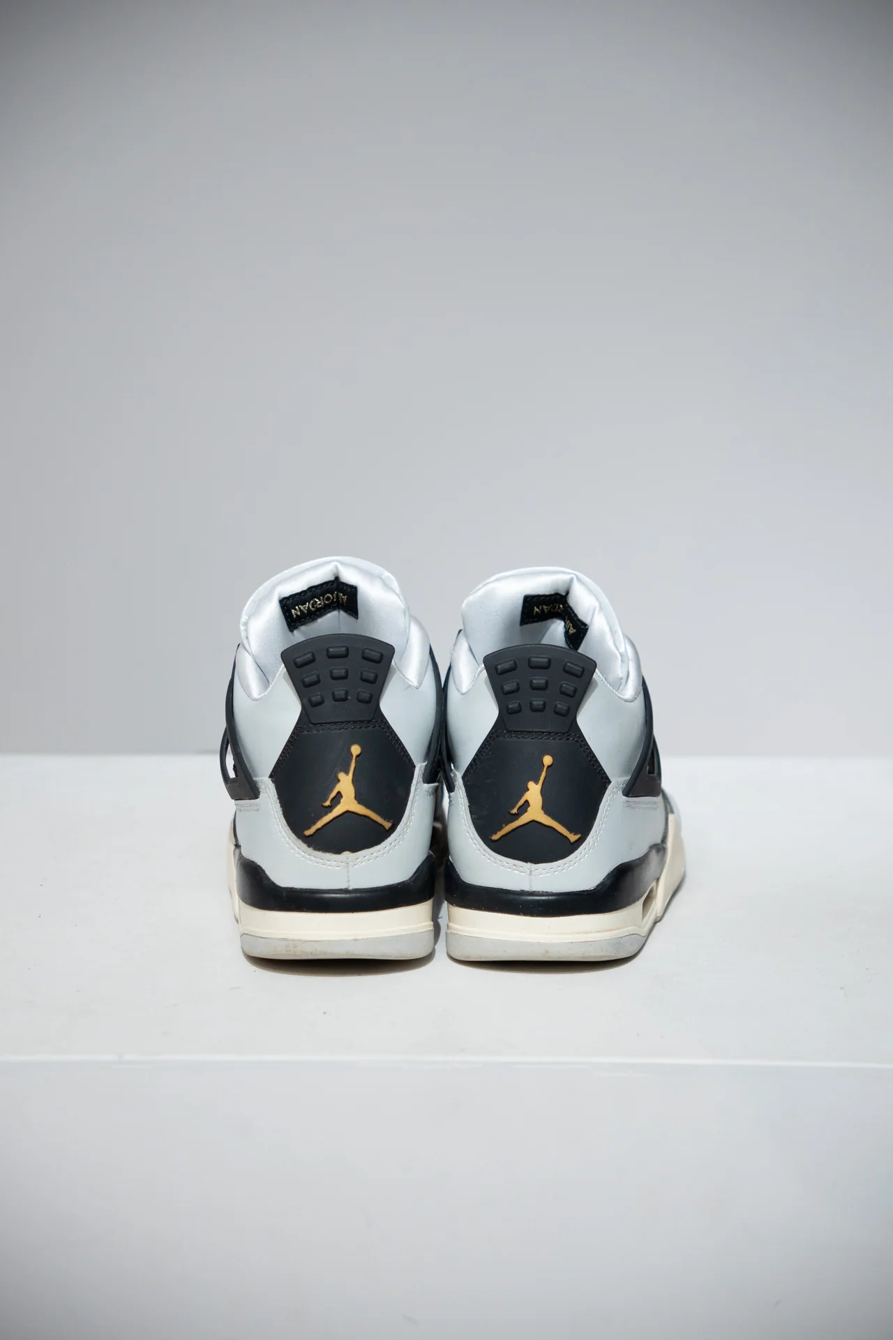 Jordan 4 Platinium Gold GS (Taille 37,5) - Image 4
