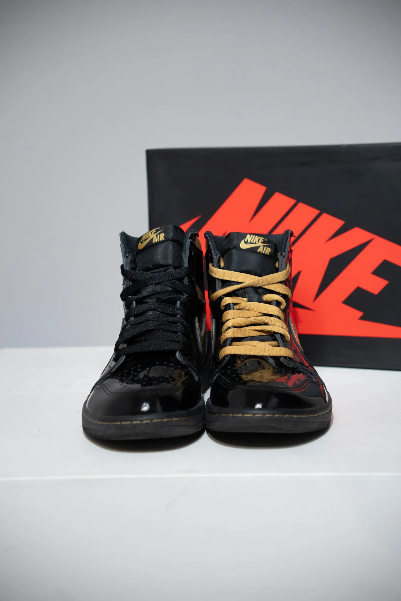 Jordan 1 High Metallic Gold (Taille 43) - Image 2