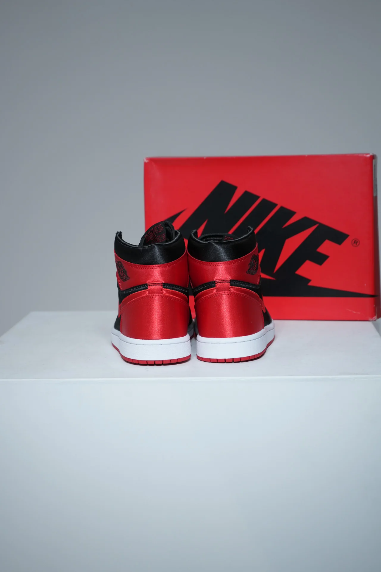 Jordan 1 High Satin Bred (Taille 40,5) - Image 3