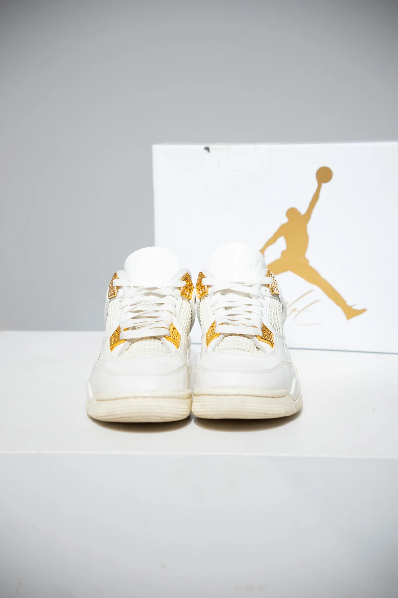 Jordan 4 Metallic Gold (Taille 37,5) - Image 2
