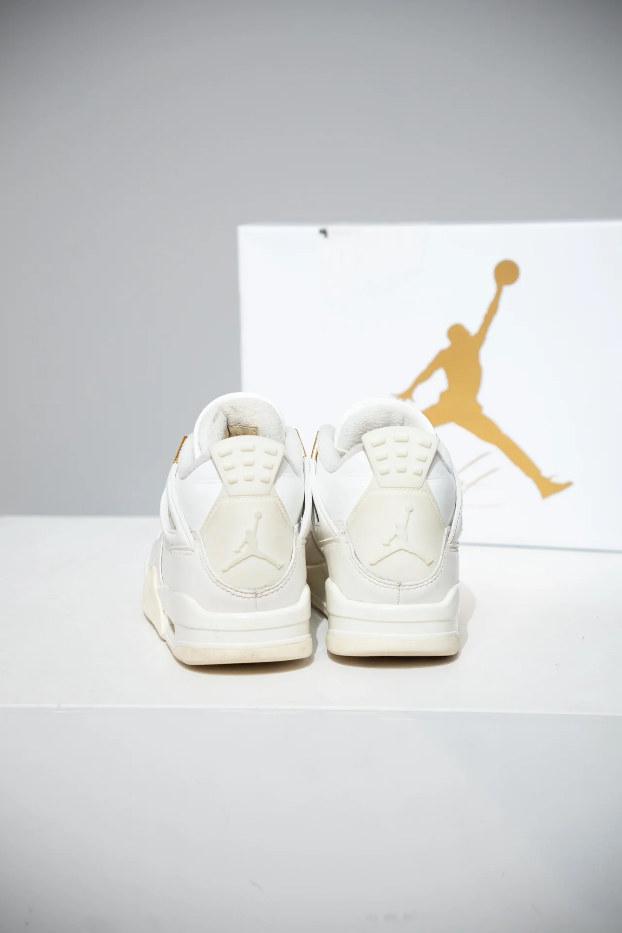 Jordan 4 Metallic Gold (Taille 37,5) - Image 3