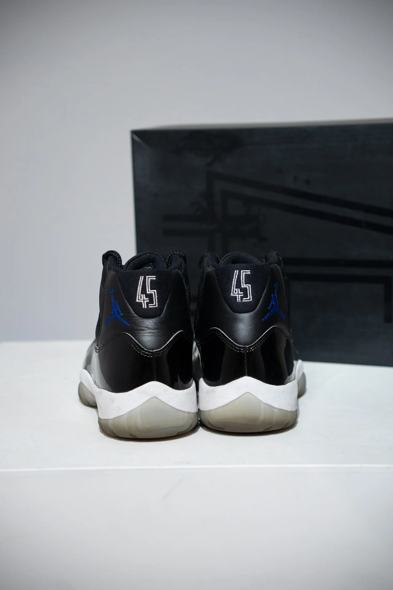 Jordan 11 Space Jam (Taille 41) - Image 2