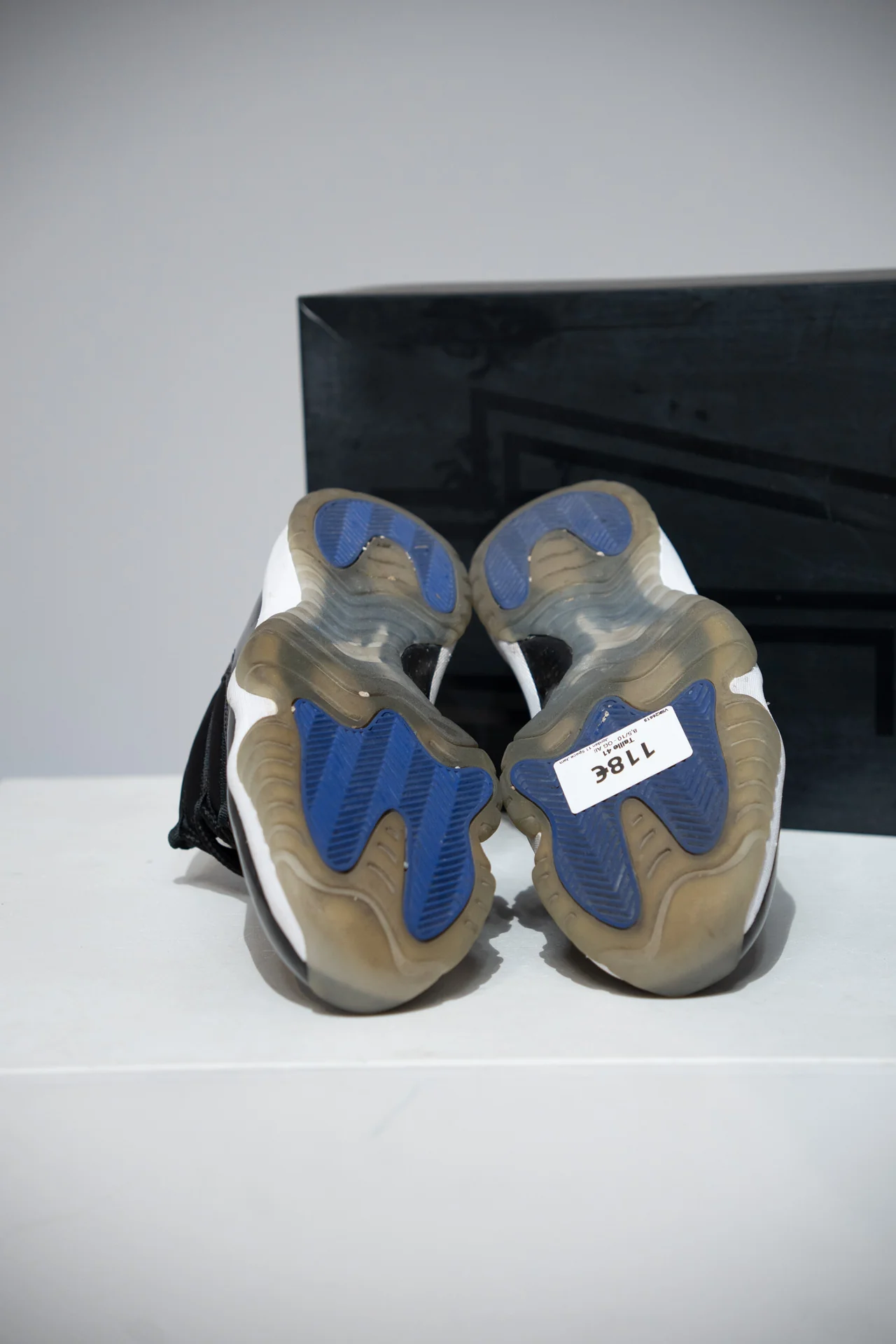 Jordan 11 Space Jam (Taille 41) - Image 6