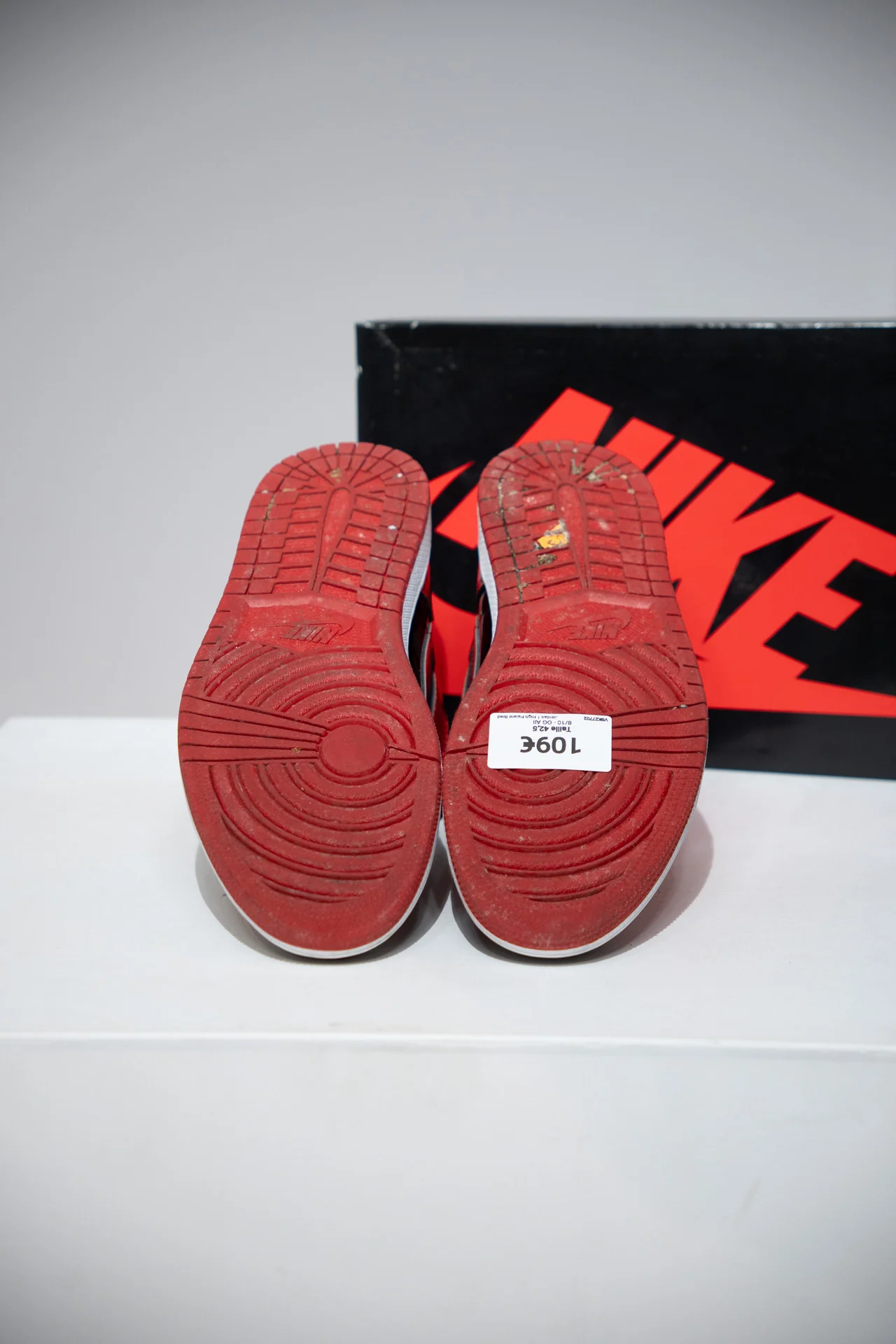 Jordan 1 High Patent Bred (Taille 42,5) - Image 5