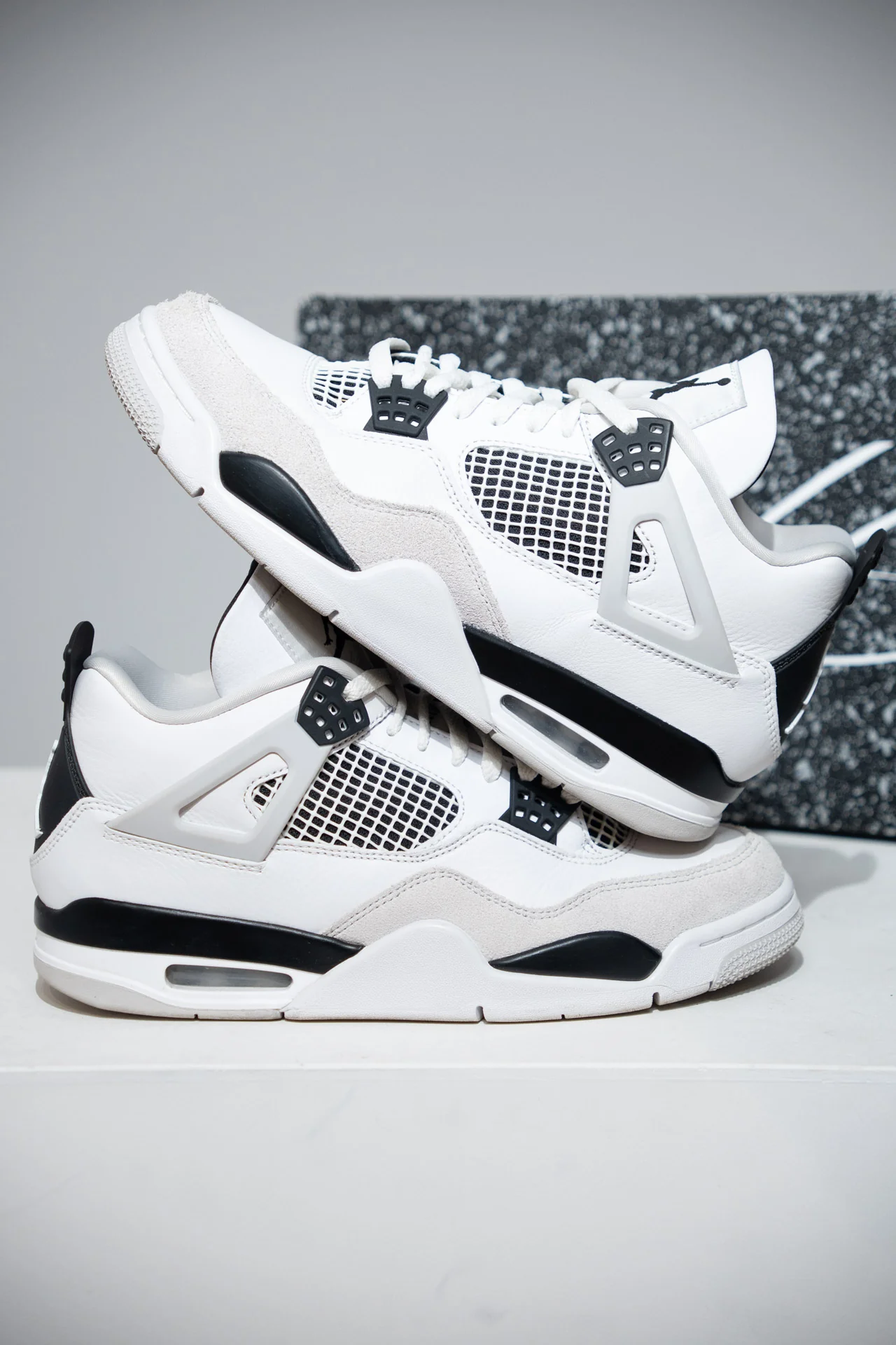 Jordan 4 Military Black (Taille 42)