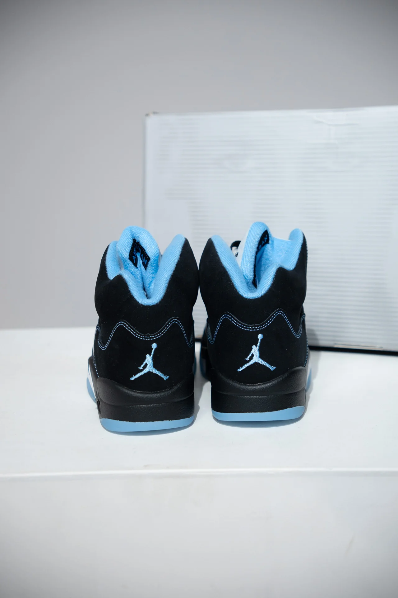 Jordan 5 Black University Blue (Taille 40) - Image 3