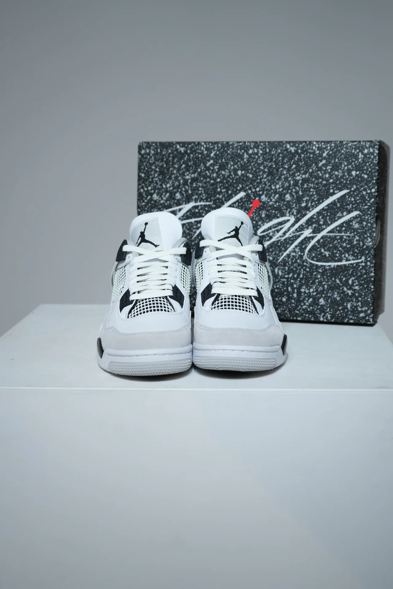 Jordan 4 Military Black (Taille 44) - Image 2