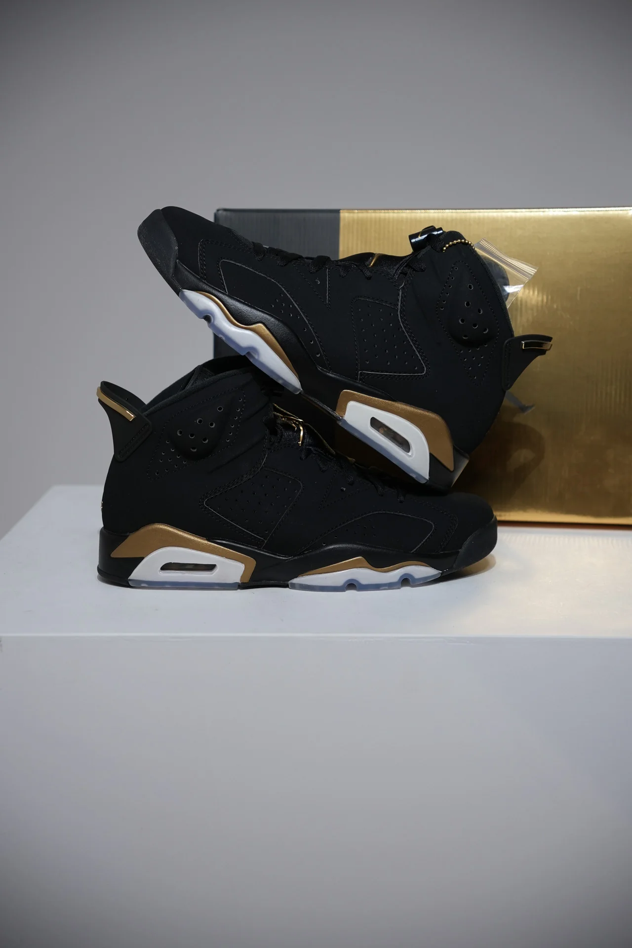 Jordan 6 DMP (Taille 38,5)