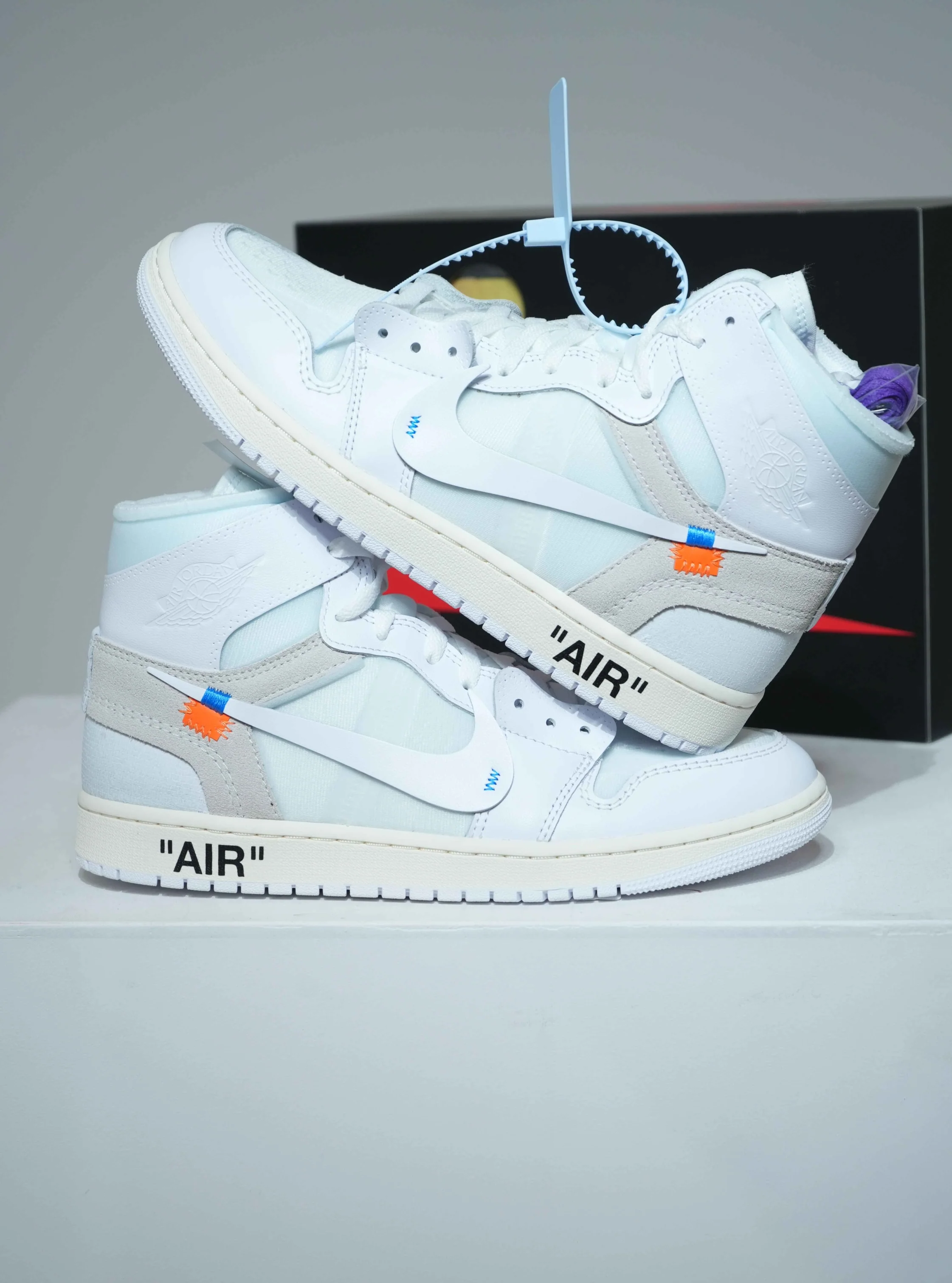 Jordan 1 High Off White Alaska (Taille 46)