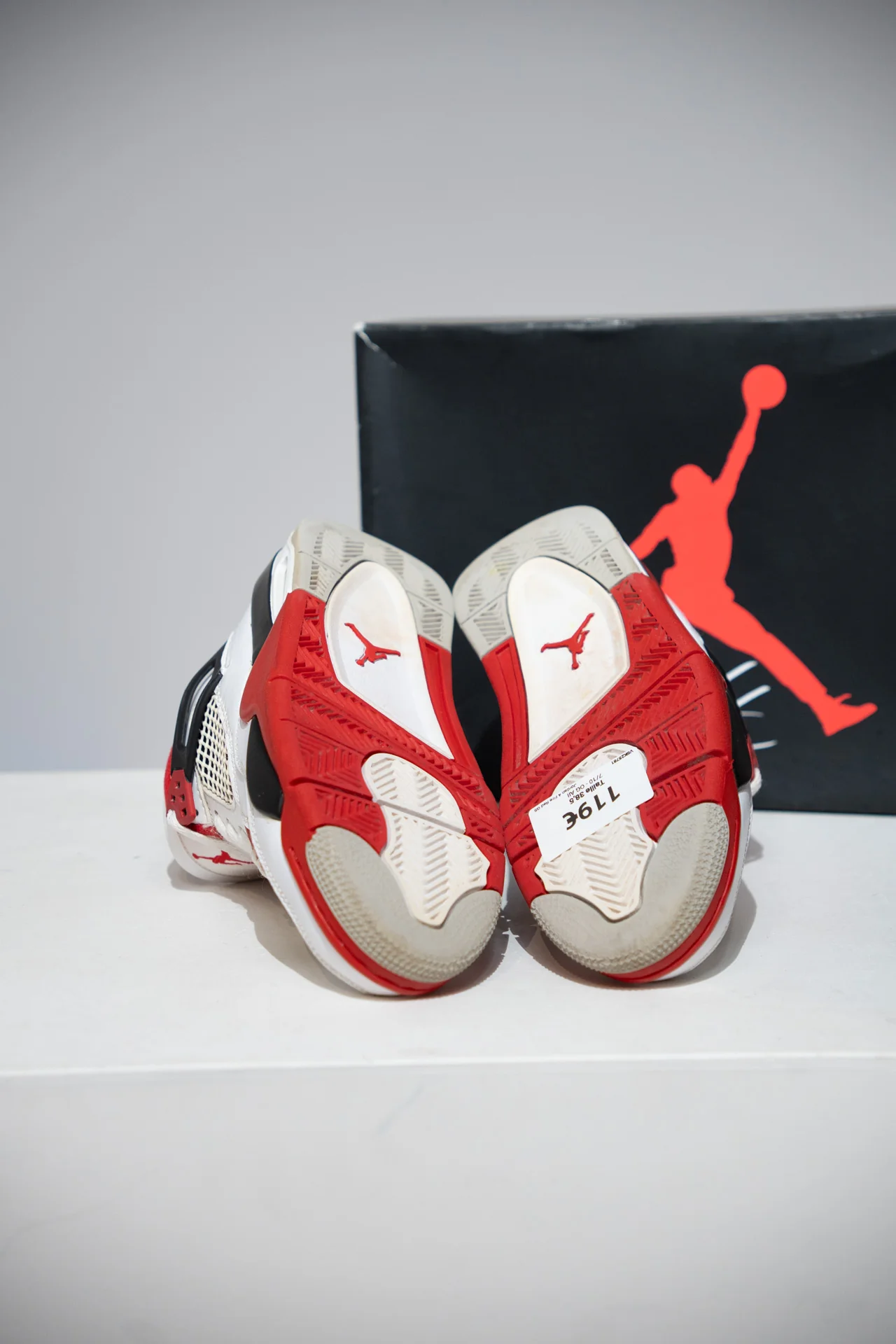 Jordan 4 Fire Red GS (Taille 38,5) - Image 4