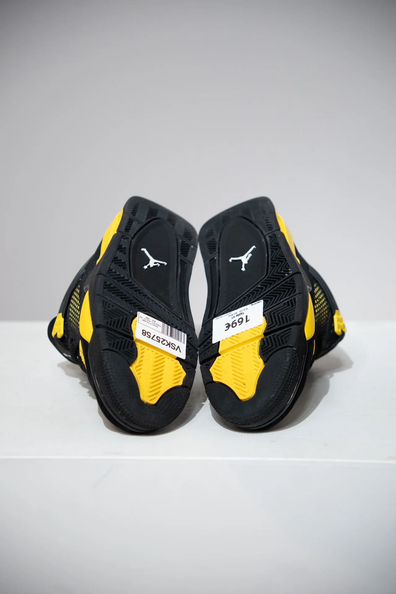 Jordan 4 Thunder (Taille 41) - Image 6