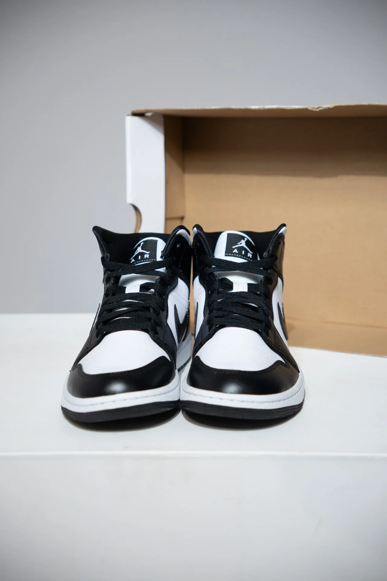 Jordan 1 Mid Black White (Taille 42,5) - Image 2