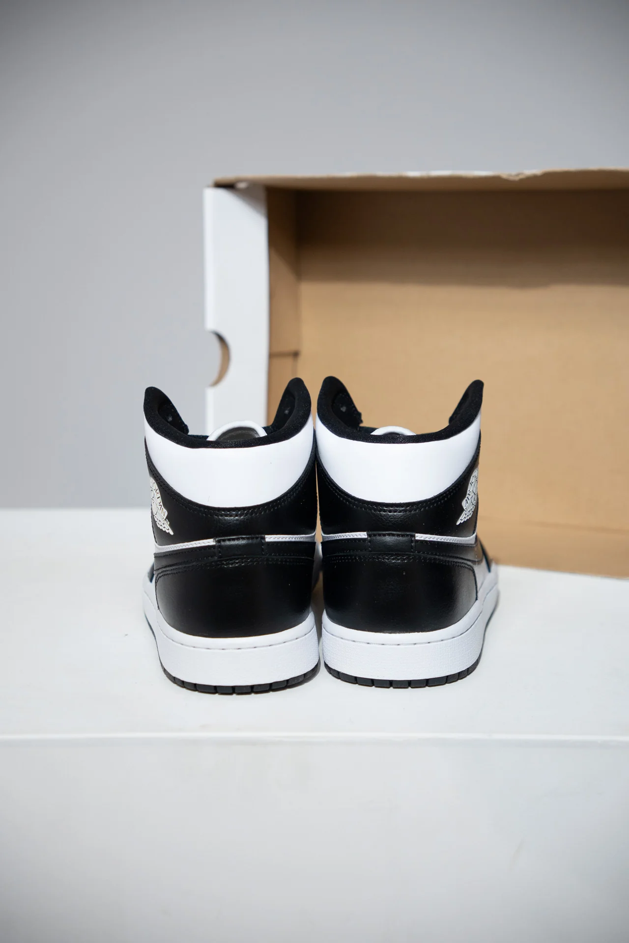 Jordan 1 Mid Black White (Taille 42,5) - Image 3