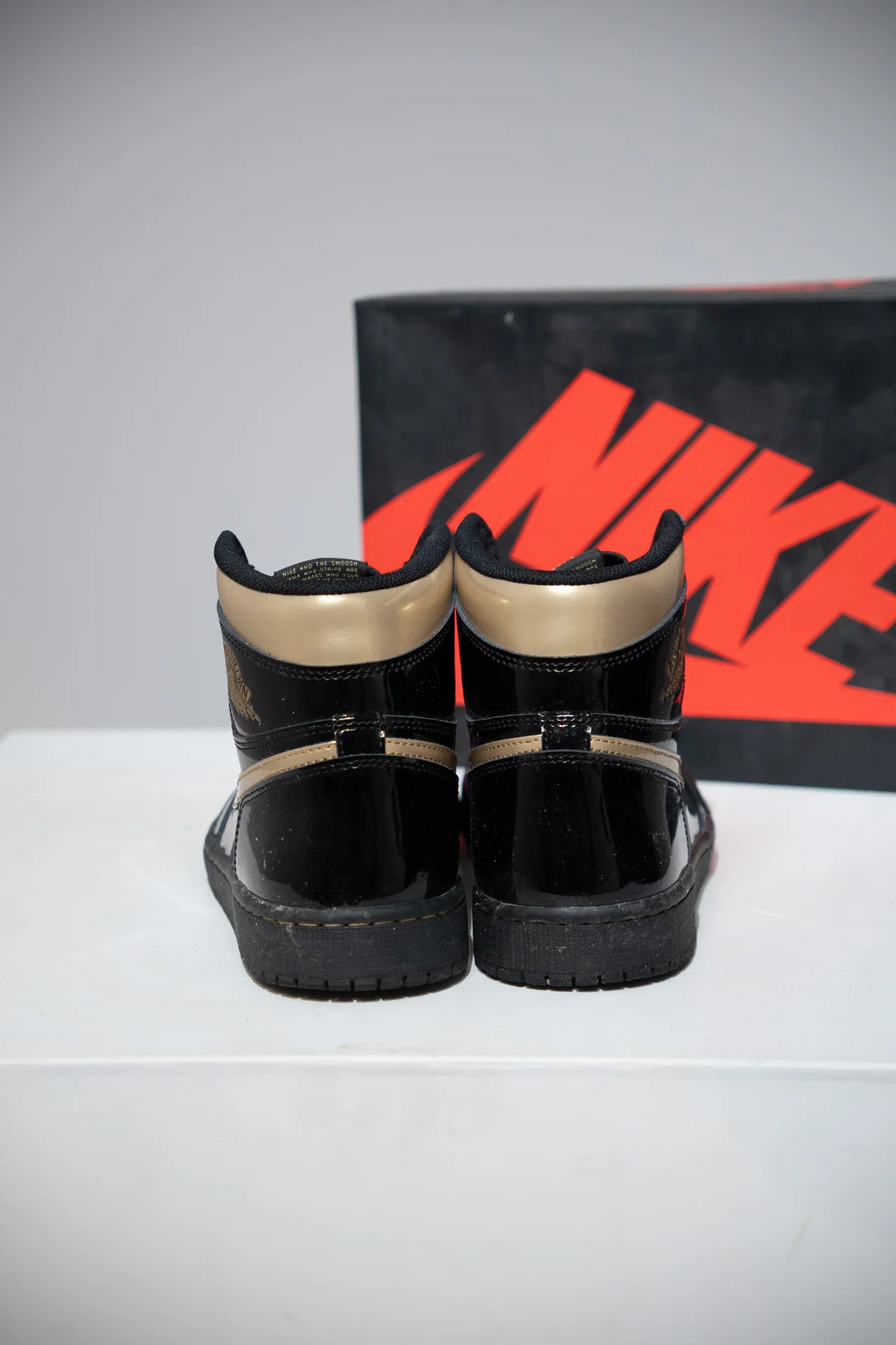 Jordan 1 High Metallic Gold (Taille 42,5) - Image 3