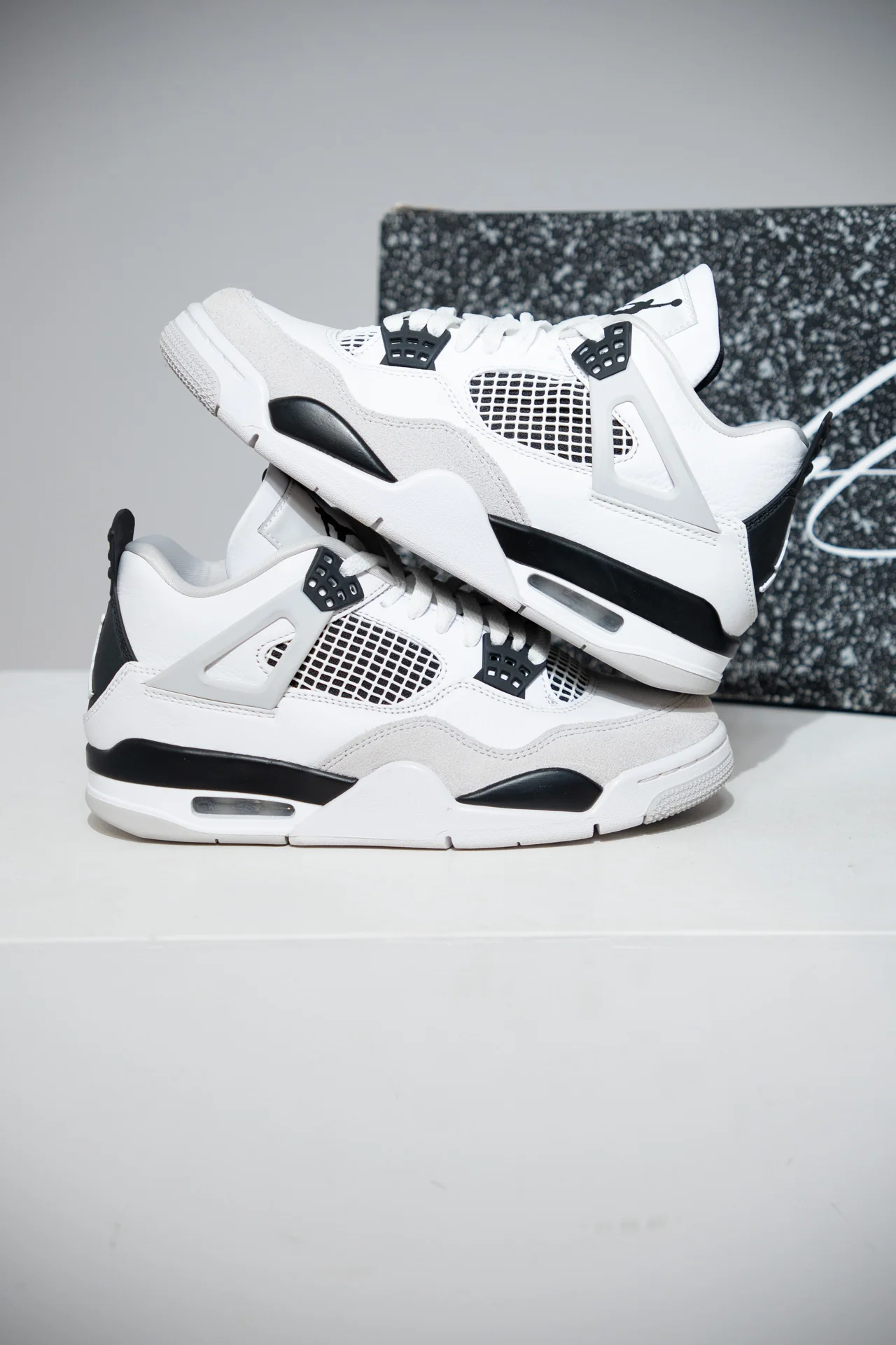 Jordan 4 Military Black (Taille 40)